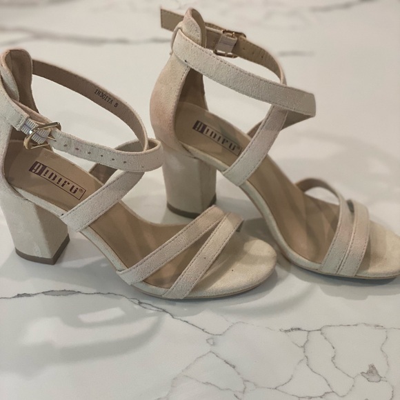 Beige suede heels - Picture 1 of 3